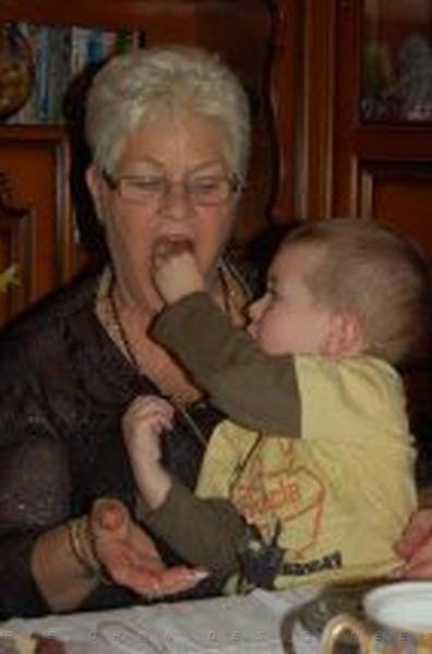avec mon arriere petit fils louka (2).jpg